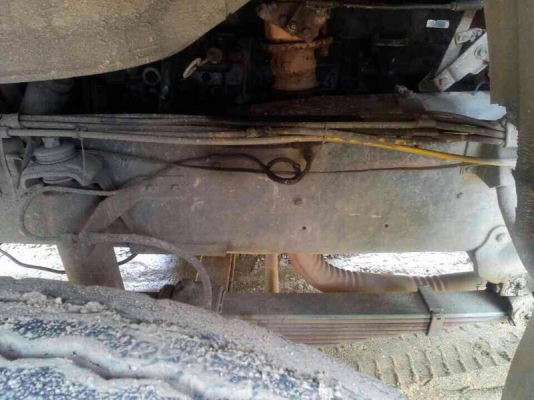 รถอีซูซุ 10 ล้อดั้ม 240 แรงม้า. สนใจติดต่อ 081 - 6079515