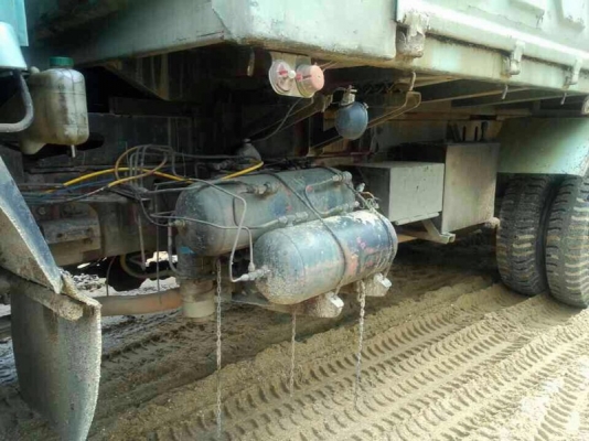 รถอีซูซุ 10 ล้อดั้ม 240 แรงม้า. สนใจติดต่อ 081 - 6079515