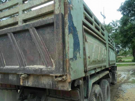 รถอีซูซุ 10 ล้อดั้ม 240 แรงม้า. สนใจติดต่อ 081 - 6079515