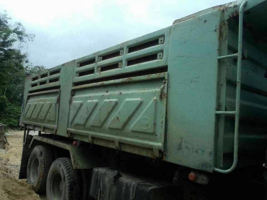 รถอีซูซุ 10 ล้อดั้ม 240 แรงม้า. สนใจติดต่อ 081 - 6079515