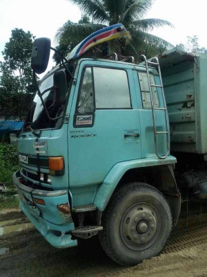 รถอีซูซุ 10 ล้อดั้ม 240 แรงม้า. สนใจติดต่อ 081 - 6079515