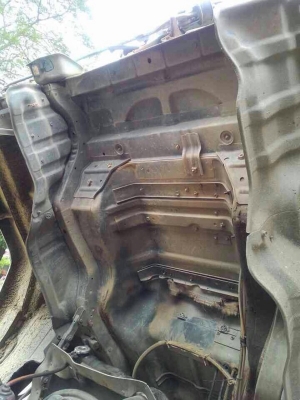 รถอีซูซุ 10 ล้อดั้ม 240 แรงม้า. สนใจติดต่อ 081 - 6079515