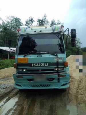 รถอีซูซุ 10 ล้อดั้ม 240 แรงม้า. สนใจติดต่อ 081 - 6079515