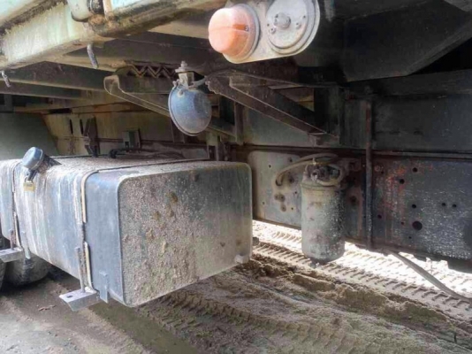 รถอีซูซุ 10 ล้อดั้ม 240 แรงม้า. สนใจติดต่อ 081 - 6079515