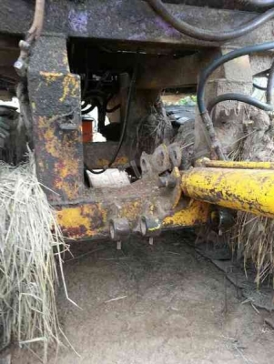 รถเกี่ยวอุ้ม2.5ตันเครื่องhino195hp.เทอโบร์ ho7dตัวเดิน12ht