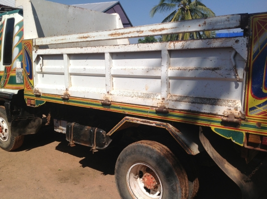 ขายรถบรรทุกหกล้อดั้ม Hino. 195 แรงม้า