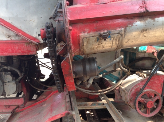 รถเกี่ยวข้าว FG 2002