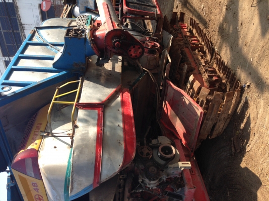 รถเกี่ยวข้าว FG 2002