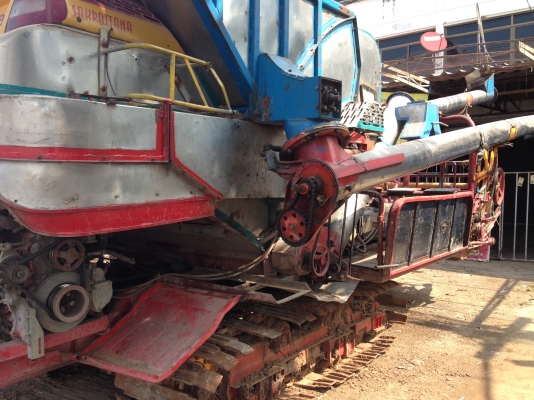 รถเกี่ยวข้าว FG 2002