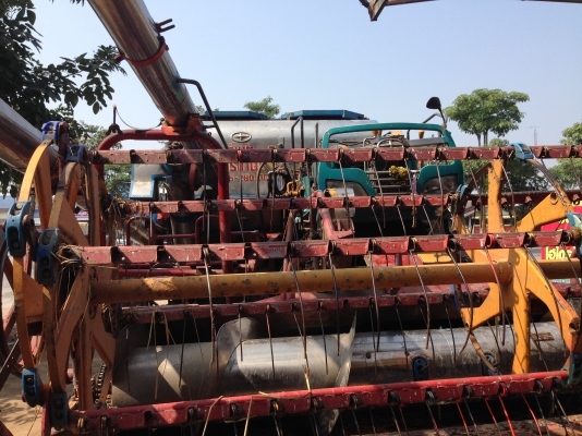 รถเกี่ยวข้าว FG 2002