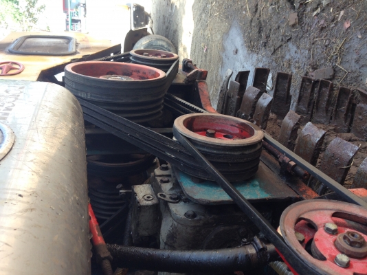 รถเกี่ยวข้าว FG 2002