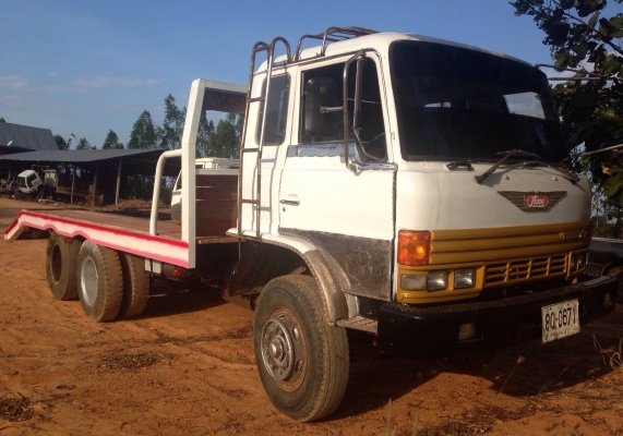 HINO KT 925 - 168 HP EH700 รถหางปลาสิบล้อเพลาเดียว ท้ายลาดเหล็กไอ-บีมใหม่หมดทุกเส้นใช้ลาก PC 200 ได้เลยครับ เครื่องแน่นแรงดีเดิมๆไม่มีเยิ้ม หัวเก๋ง HINO F17 ลงเล่มครบถูกต้องพร้อมโอน ภายในเก๋งคอนโซลสวยครบ ช่วงล่างคัชซีสวยไม่มีบวม ยางสภาพดี 10 เส้นประมาณ 70