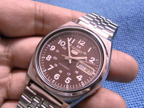 2ม.ค.((น้าเล็ก)) นำเสนอนาฬิกาข้อมือ หลายเรือน