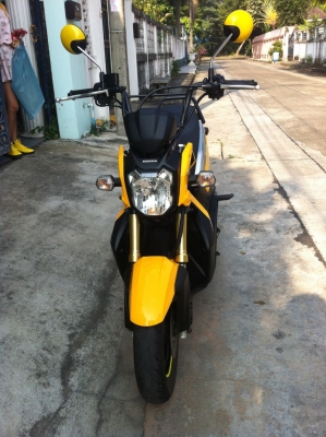ขาย Honda Zoomer-x สีเหลือง ปี 2556 (รถ7เดือน) ราคา 37,500บาทครับถูกอย่าคิดนาน