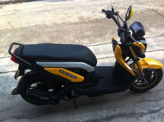 ขาย Honda Zoomer-x สีเหลือง ปี 2556 (รถ7เดือน) ราคา 37,500บาทครับถูกอย่าคิดนาน