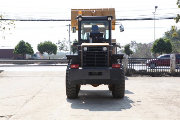 รถตักใหม่ขนาด 2 &amp; 3 คิวยี่ห้อ WORLD W136, W156 แกร่งเหนือใคร ราคาสุดคุ้ม รับประกันให้ 1 ปีพร้อมเปลี่ยนถ่านน้ำมันเครื่องให้ 2 ครั้งหรือตามระยะ