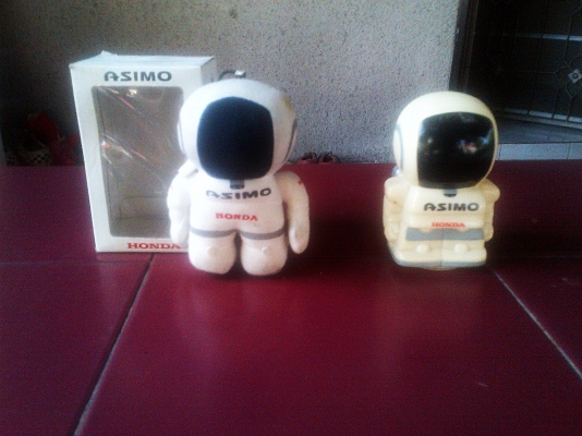 สำหรับสาวกHONDAพันธุ์แท้ ตุ๊กตาหุ่นยนต์"ASIMO" งานแท้ลิขสิทธิ์ มือสองเก่าเก็บนะครับ สำหรับสาวกHONDAพันธุ์แท้ ตุ๊กตาหุ่นยนต์"ASIMO" งานแท้ลิขสิทธิ์ มือสองเก่าเก็บนะครับ