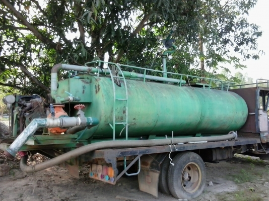 ขายรถบรรทุกน้ำใช้ทางการเกษตรมีเครื่อง และหัวฉีดน้ำพร้อม