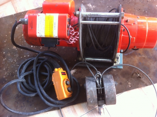 รอกไฟฟ้า 300 โล อุปกรณ์ครบพร้อมใช้งาน สภาพ 90\% ไฟ 220 โวลล์ รอกไฟฟ้า 300 โล อุปกรณ์ครบพร้อมใช้งาน สภาพ 90\% ไฟ 220 โวลล์