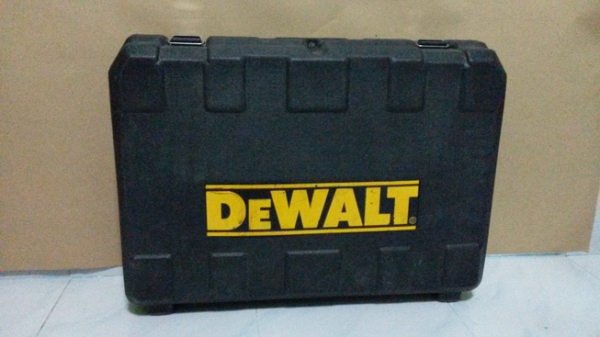 เครื่องสกัดคอนกรีตไฟฟ้ายี่ห้อDEWALT รุ่น D25580K สภาพเกิน 90 เปอร์เซนต์ครับ