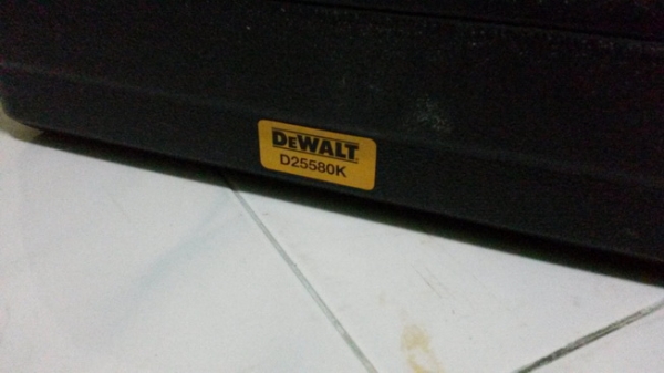เครื่องสกัดคอนกรีตไฟฟ้ายี่ห้อDEWALT รุ่น D25580K สภาพเกิน 90 เปอร์เซนต์ครับ