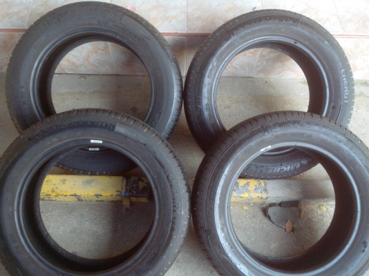 ขายยางมิชลิน 175/65/15 มือสอง ดอกยางเยาะ ปี11