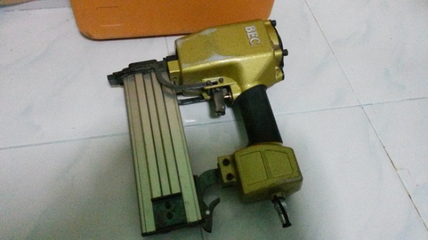 ปืนยิงตะปู(ลูกแม๊กขาเดี่ยว) รุ่น ST-64 สภาพพร้อมใช้งานครับ