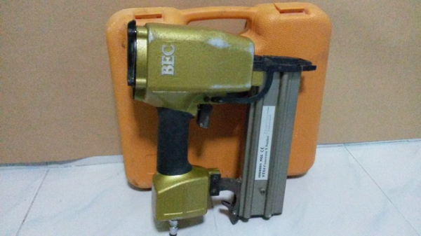 ปืนยิงตะปู(ลูกแม๊กขาเดี่ยว) รุ่น ST-64 สภาพพร้อมใช้งานครับ