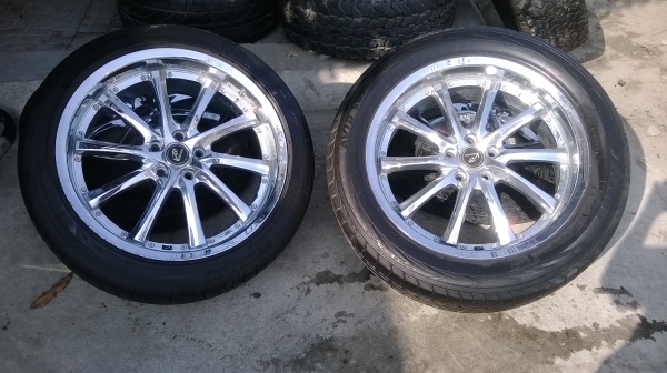 ขายล้อขอบ20 5รู 114พร้อมยางชุดละ 14500