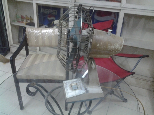 พัดลมตัวเล็กรุ้นเก่า พัดลมตัวเล็กรุ้นเก่า