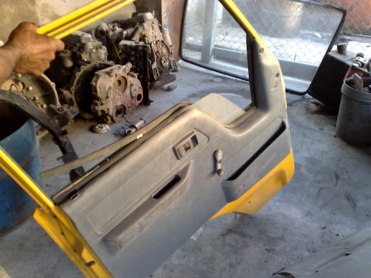 ขายประตู หกล้อ ฮี่โน่ โตโยต้า ครับ ขายประตู หกล้อ ฮี่โน่ โตโยต้า ครับ