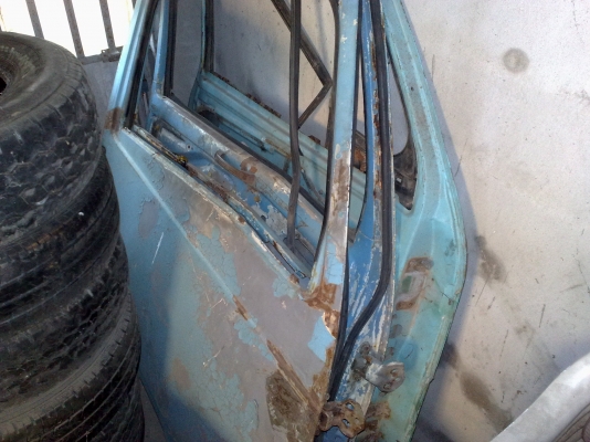 ขายประตู หกล้อ ฮี่โน่ โตโยต้า ครับ ขายประตู หกล้อ ฮี่โน่ โตโยต้า ครับ