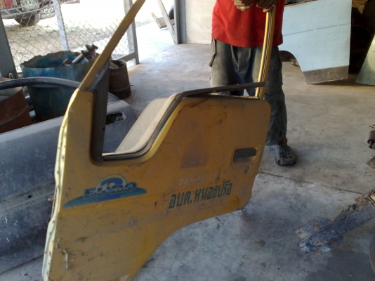 ขายประตู หกล้อ ฮี่โน่ โตโยต้า ครับ ขายประตู หกล้อ ฮี่โน่ โตโยต้า ครับ