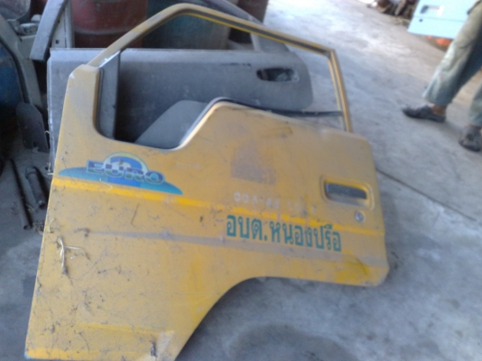 ขายประตู หกล้อ ฮี่โน่ โตโยต้า ครับ ขายประตู หกล้อ ฮี่โน่ โตโยต้า ครับ