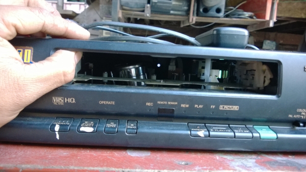 ขายเครื่องเล่นวีดีโอ sharp แบบม้วนเทป