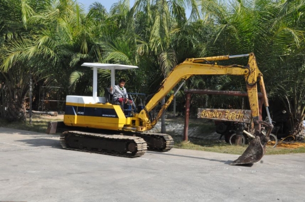 ขายแบคโฮ KOMATSU PC40-6 อุปกรณ์ครบ 350,000 เท่านั้น!!