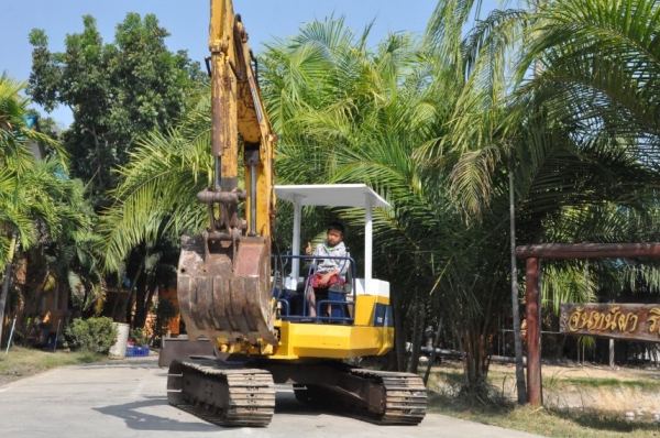 ขายแบคโฮ KOMATSU PC40-6 อุปกรณ์ครบ 350,000 เท่านั้น!!