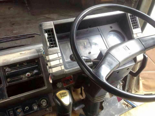 ขายรถบรรทุกสิบล้อดั๊มพ์ Isuzu เครื่อง 240 แรง หัวขาว เกียร์ฟูลเลอร์ กระบะสามมิตร ทะเบียนพร้อม