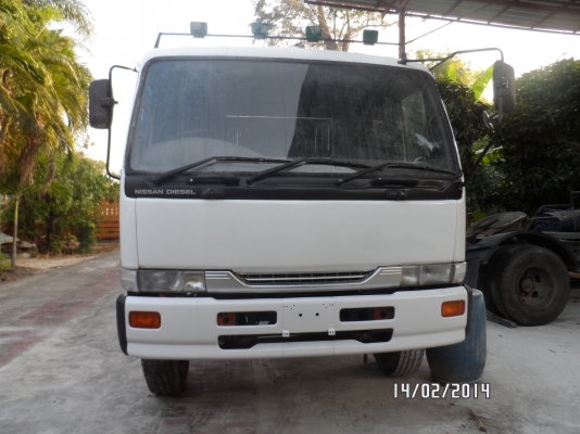 ขายด่วน รถห้าง 6 ล้อ NISSAN PKB 454  220 แรง terbo ปี 48 หัว-คัสซี่ยาว 7.50 เมตร ราคา 790000