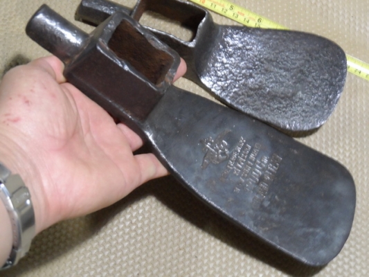 จอบหงอนยุโรป