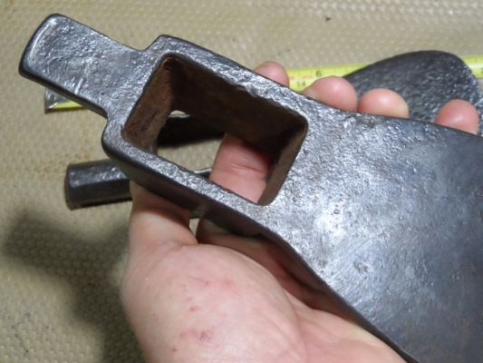 จอบหงอนยุโรป