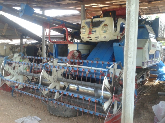 ขายรถเกี่ยวศักดิ์พัฒนาอุ้ม2.5ตัน