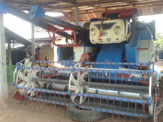 ขายรถเกี่ยวศักดิ์พัฒนาอุ้ม2.5ตัน