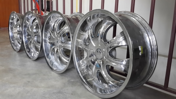 ขอบ 20 VIP 6 รู กว้าง 8.5 ออฟ 25 ครบชุด 4วง