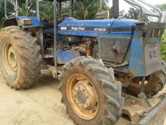 รถไถ ฟอร์ด  AT6610.  สนใจติดต่อ 081 - 6079515