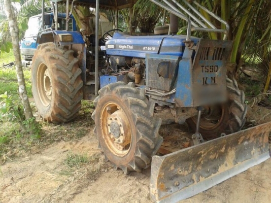 รถไถ ฟอร์ด  AT6610.  สนใจติดต่อ 081 - 6079515