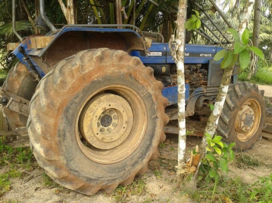 รถไถ ฟอร์ด  AT6610.  สนใจติดต่อ 081 - 6079515