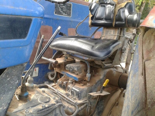 รถไถ ฟอร์ด  AT6610.  สนใจติดต่อ 081 - 6079515