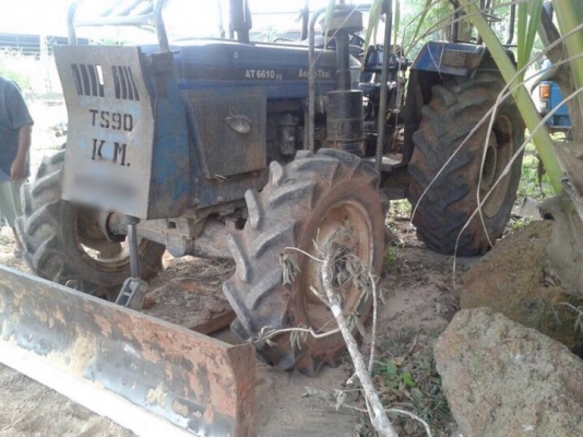 รถไถ ฟอร์ด  AT6610.  สนใจติดต่อ 081 - 6079515