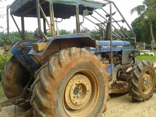 รถไถ ฟอร์ด  AT6610.  สนใจติดต่อ 081 - 6079515